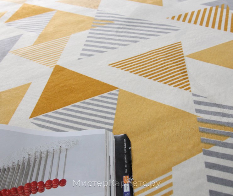 Желтый ковер с рисунком Trigon