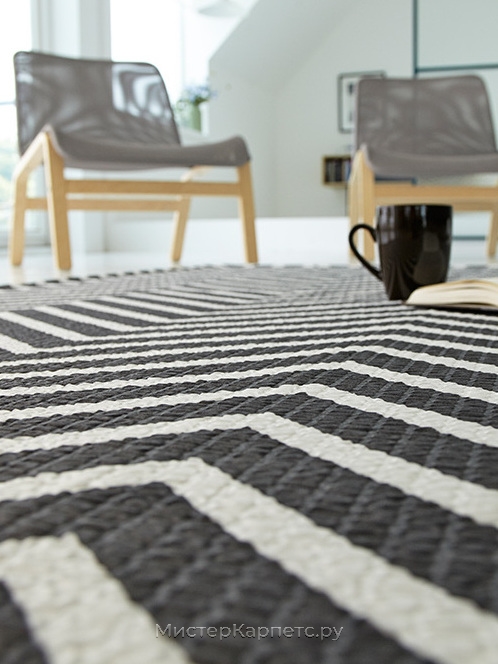 Черно-белый ковер с рисунком зигзаг без ворса Ripple