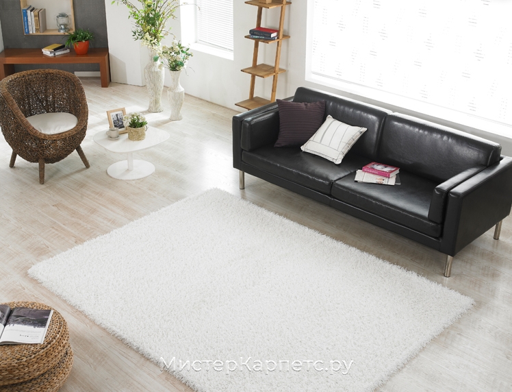 Пушистый белый ковер с ворсом Glam