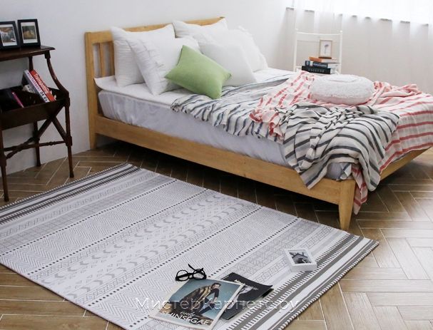 Белый ковер с орнаментом Indian