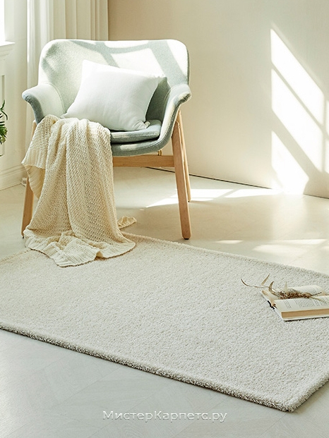 Бежевый однотонный ковер с коротким ворсом Boston