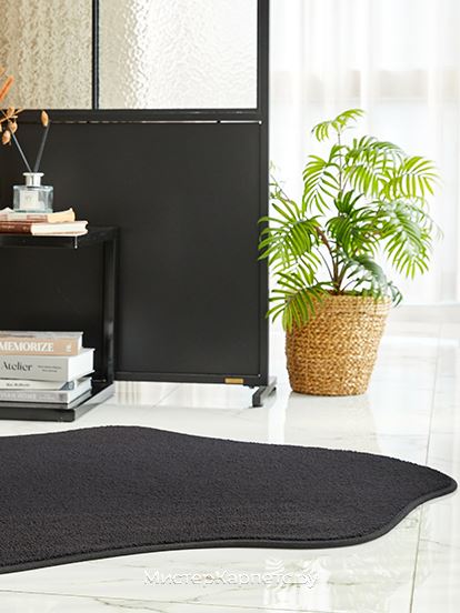 Черный фигурный ковер с коротким ворсом Butterfly