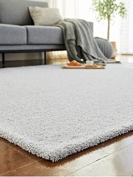 Светло-серый однотонный ковер с ворсом Boston