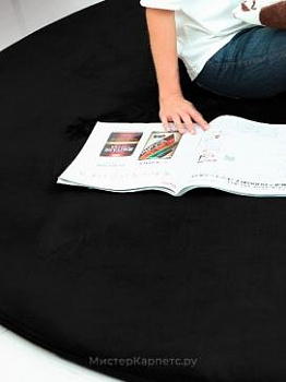 Круглый черный ковер с коротким ворсом Jper