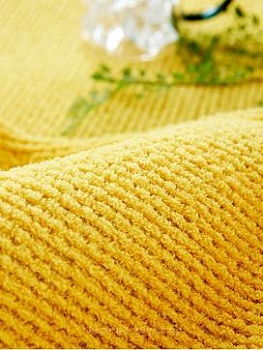 Желтый шенилловый ковер с коротким ворсом Wort