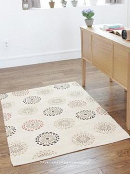 Светло-бежевый ковер с рисунком Freesia