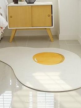 Ковер белого цвета с рисунком Egg