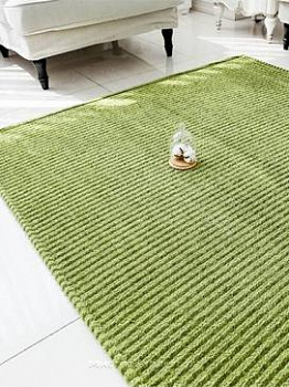 Зеленый ковер с коротким ворсом Split
