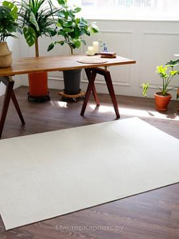 Коротковорсовый ковер цвета слоновая кость Solid