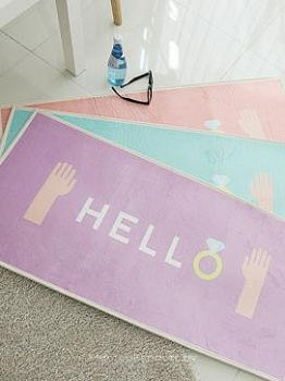 Цветной коврик с рисунком Hello