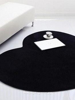 Черный ковер формы сердца Coomi