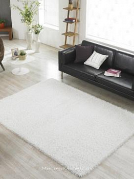 Пушистый белый ковер с ворсом Glam