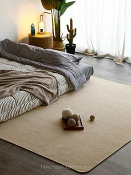 Коротковорсный бежевый ковер Candy