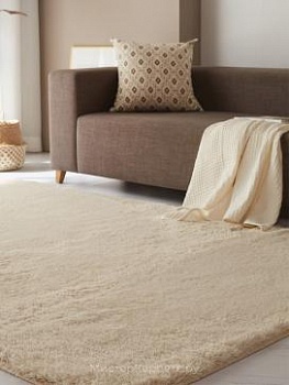 Бежевый одноцветный ковер с длинным ворсом Softy