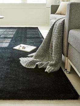 Черный однотонный ковер с коротким ворсом Boston