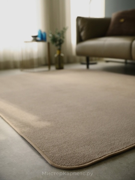 Коричневый коротковорсный ковер Safe