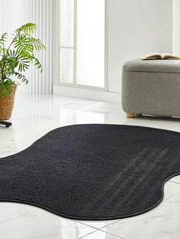 Фигурный черный однотонный ковер с ворсом Butterfly