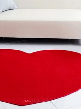 Красный ковер в виде сердца Coomi